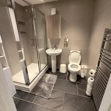 Lovely 2 Bed Bedminster Flat With Parking بريستول