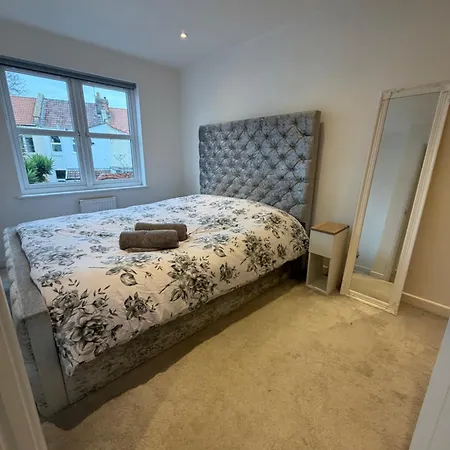 Lovely 2 Bed Bedminster Flat With Parking شقة بريستول